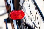 Rote Rückstrahler sind Pflicht für jedes Fahrrad. © AdobeStock_tunedin Rote Rückstrahler sind Pflicht für jedes Fahrrad.