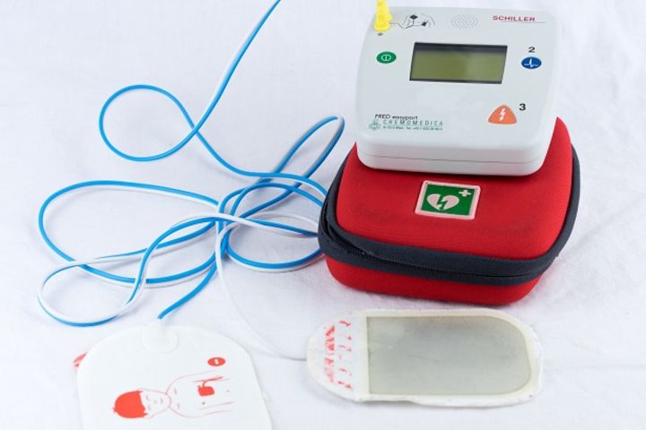 Defibrillator