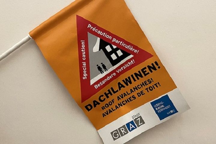 Vorsicht - Dachlawine