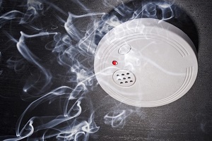 Rauchwarnmelder gehören in jedes Zuhause! © AdobeStock_gopixa Rauchwarnmelder gehören in jedes Zuhause!