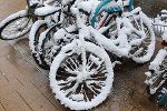 Fahrräder im Schnee