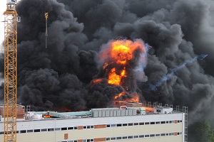 Brand auf dem Dach eines Gebäudes beim Hauptbahnhof in Graz.