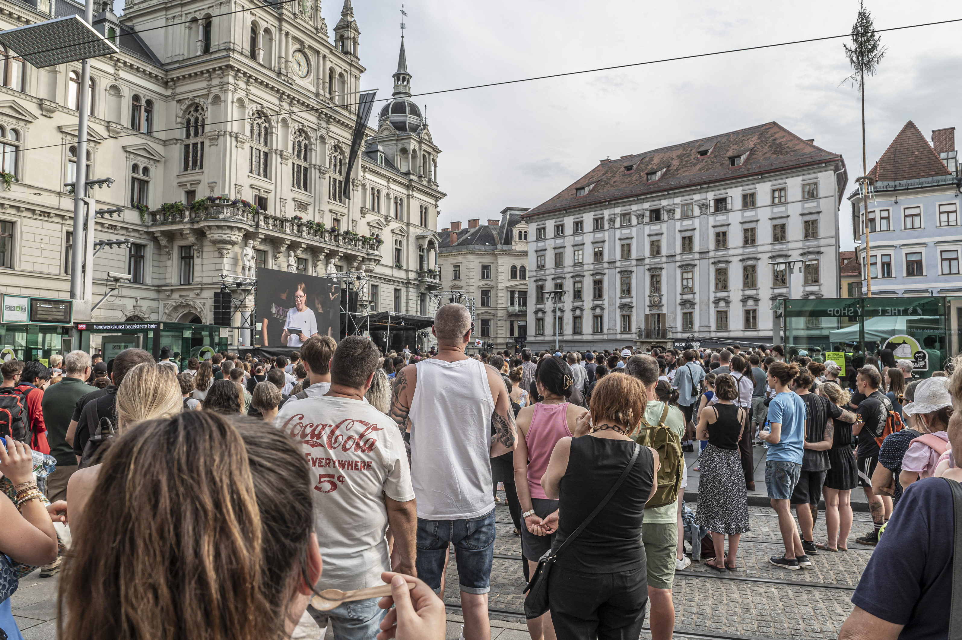 Impressionen der Gedenkveranstaltung "Wir halten zusammen"