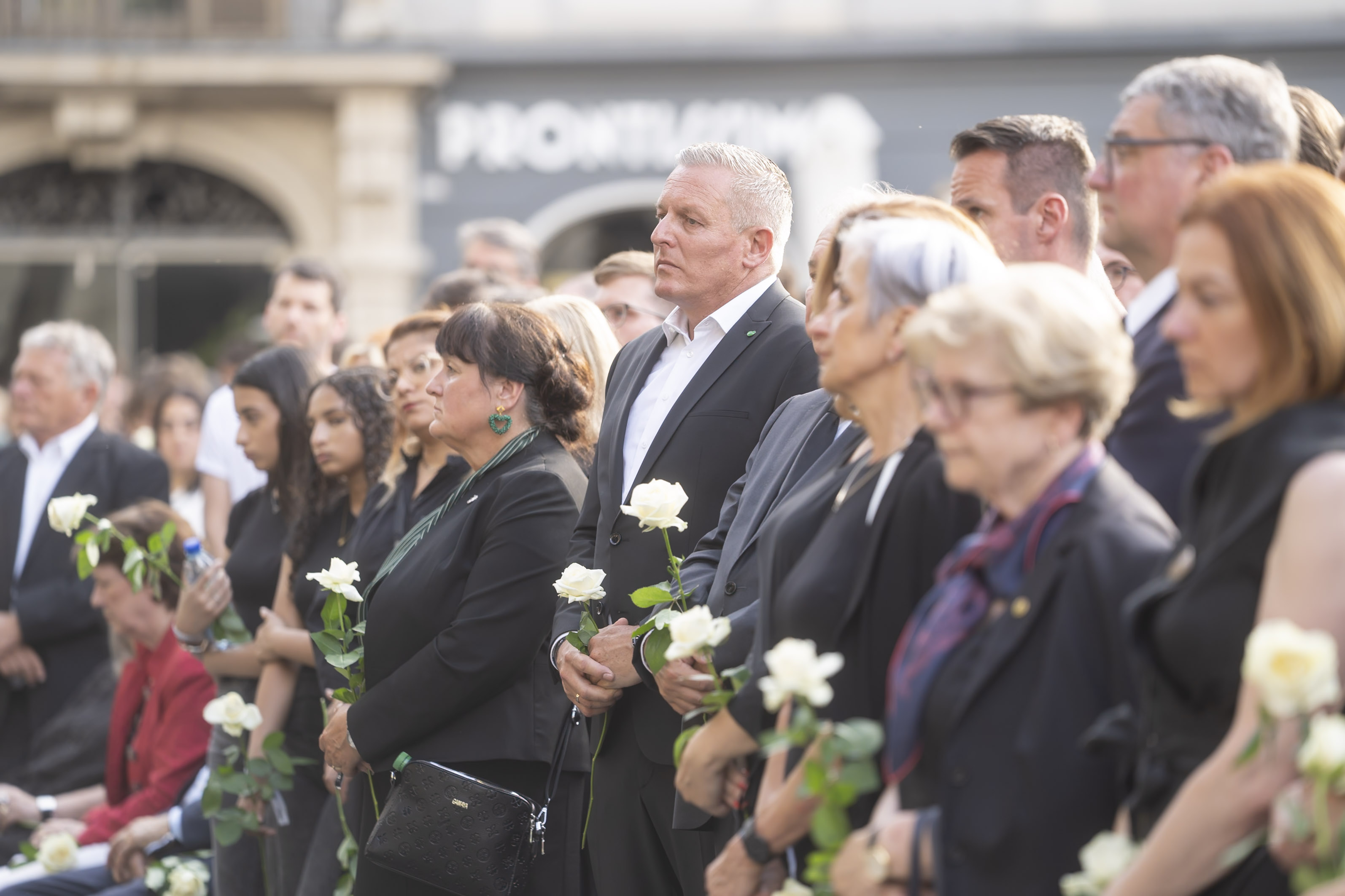Impressionen der Gedenkveranstaltung "Wir halten zusammen"
